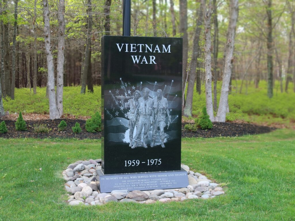ベトナム戦争の墓石