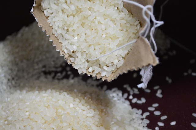 対策KW「米袋の中から米を出す」