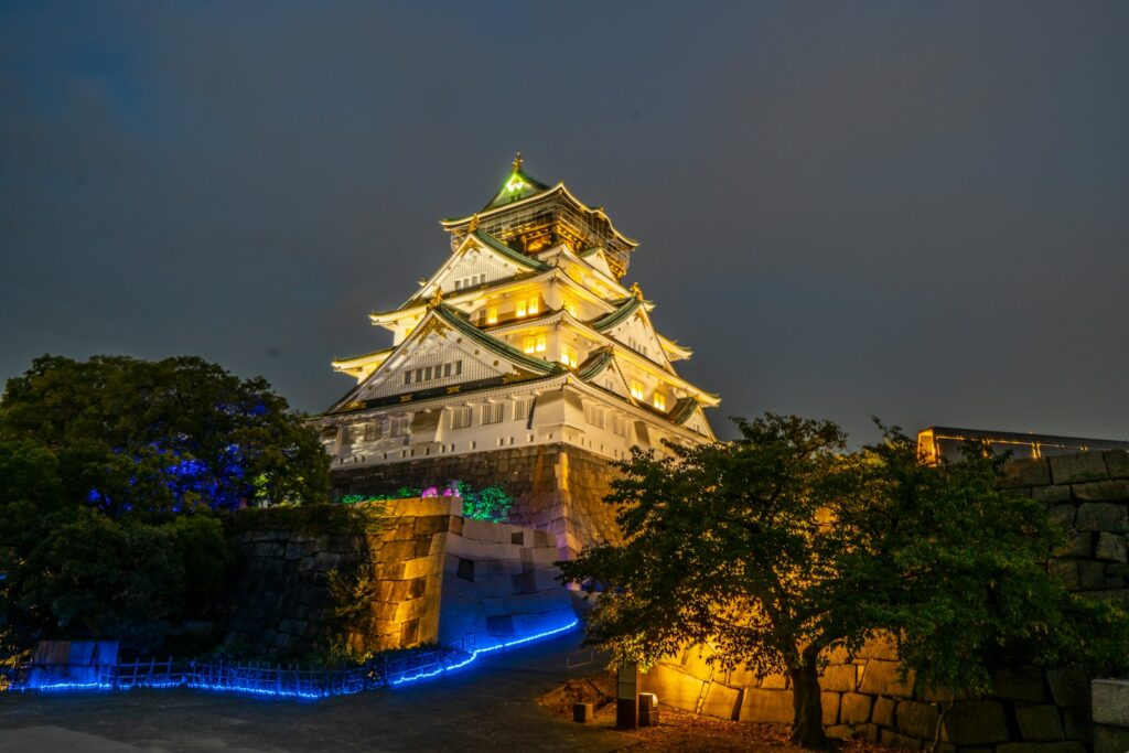 観光で楽しむ大阪城の夜景