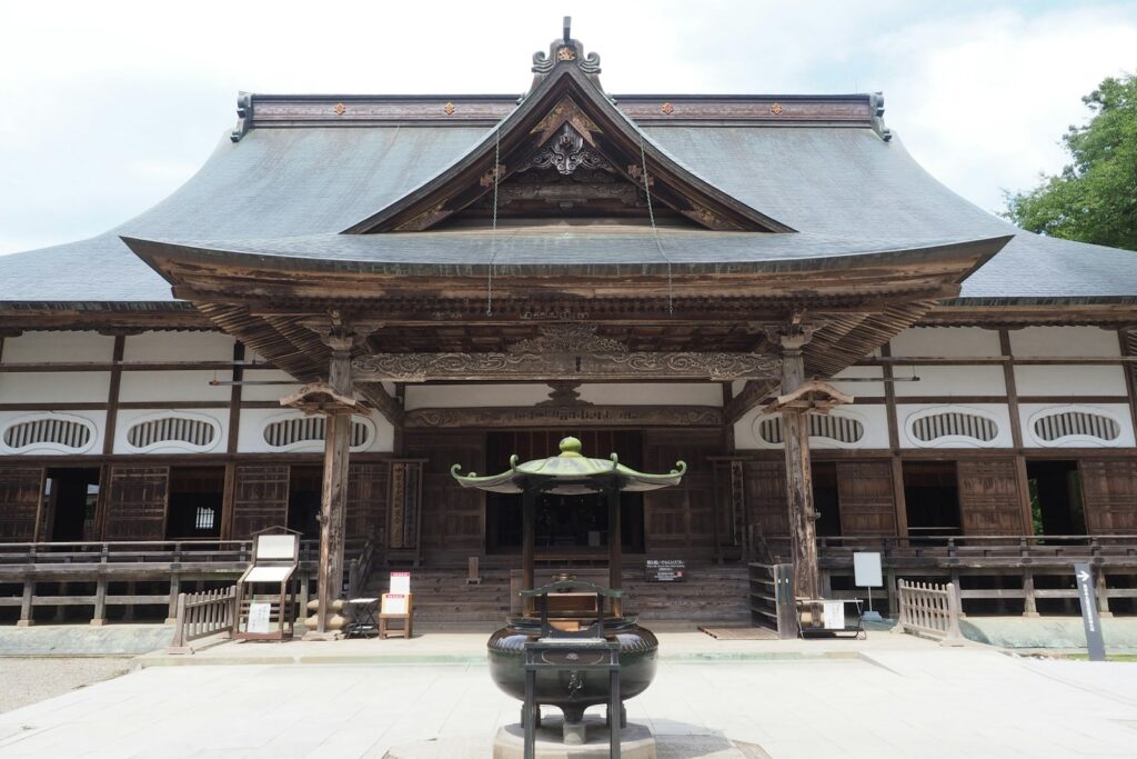中尊寺は、平泉を代表する歴史的な寺院で、平安時代に創建されました。
