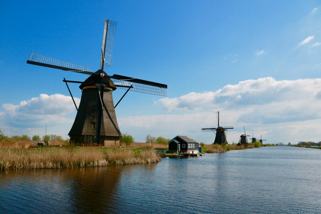 オランダに来たら訪れたいキンデルダイクの風車群