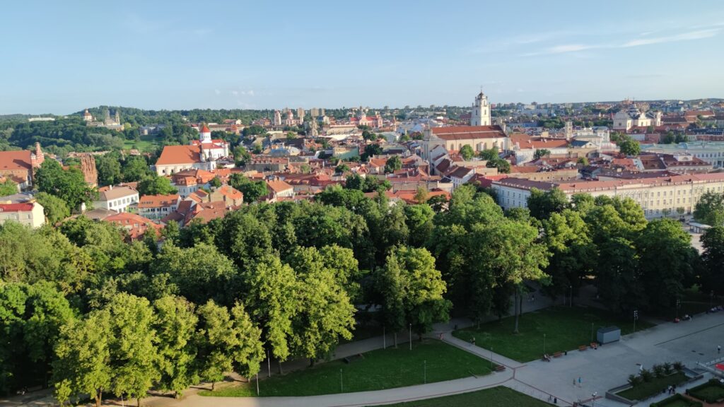 観光訪れたいリトアニアの首都ビリニュス市の眺め