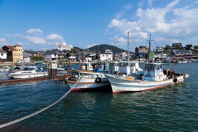 対策KW「港に停泊する漁船」