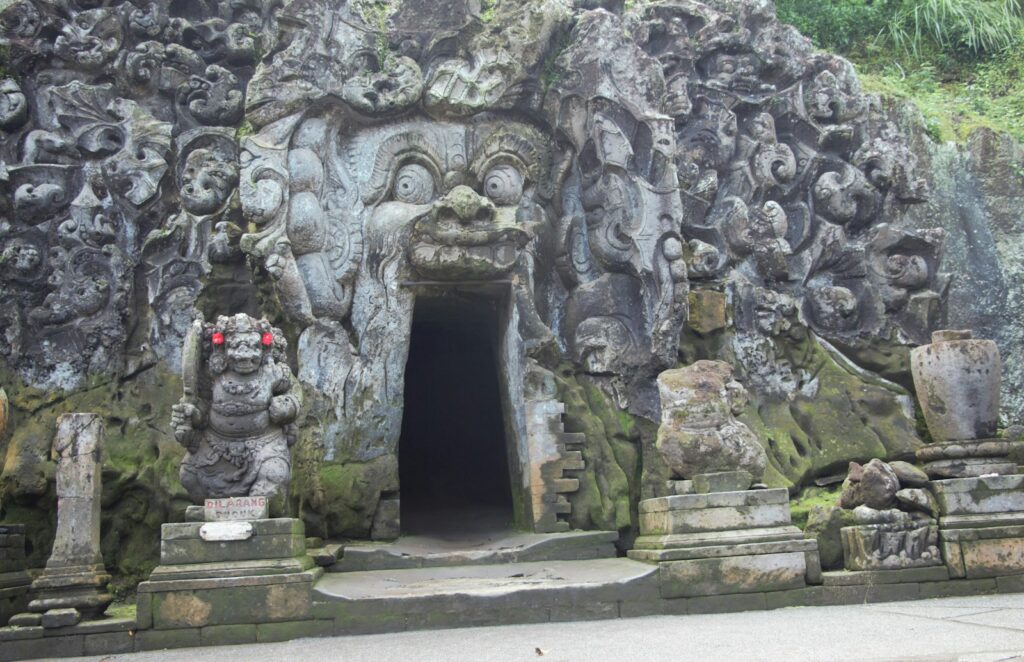 バリ島のウブドに行ったら訪れたいゴア・ガジャ遺跡