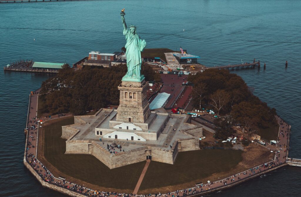 上空から見たニューヨークの自由の女神