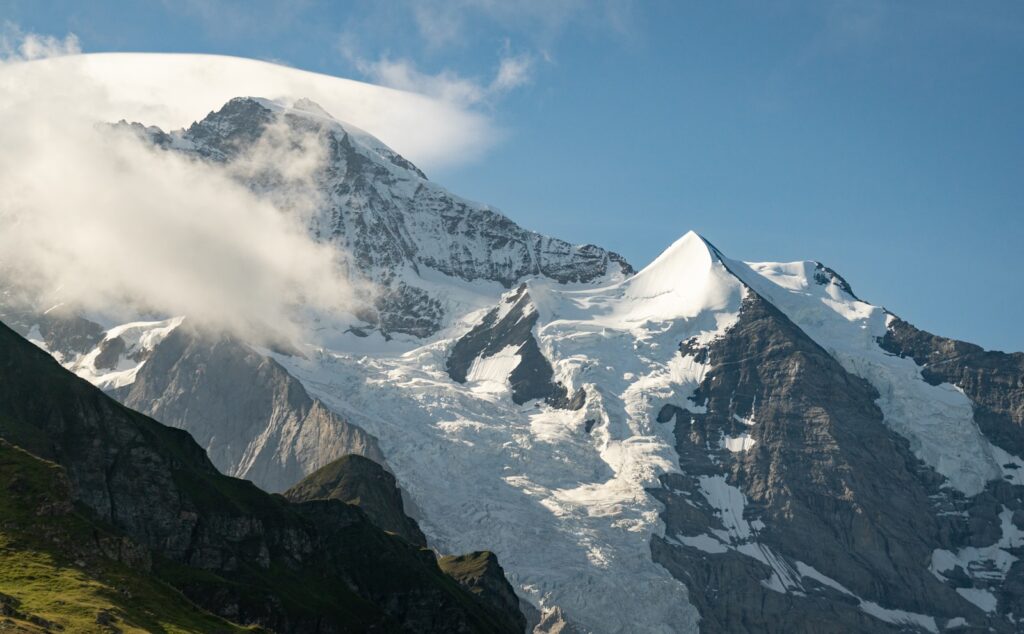 スイスの壮大な山脈