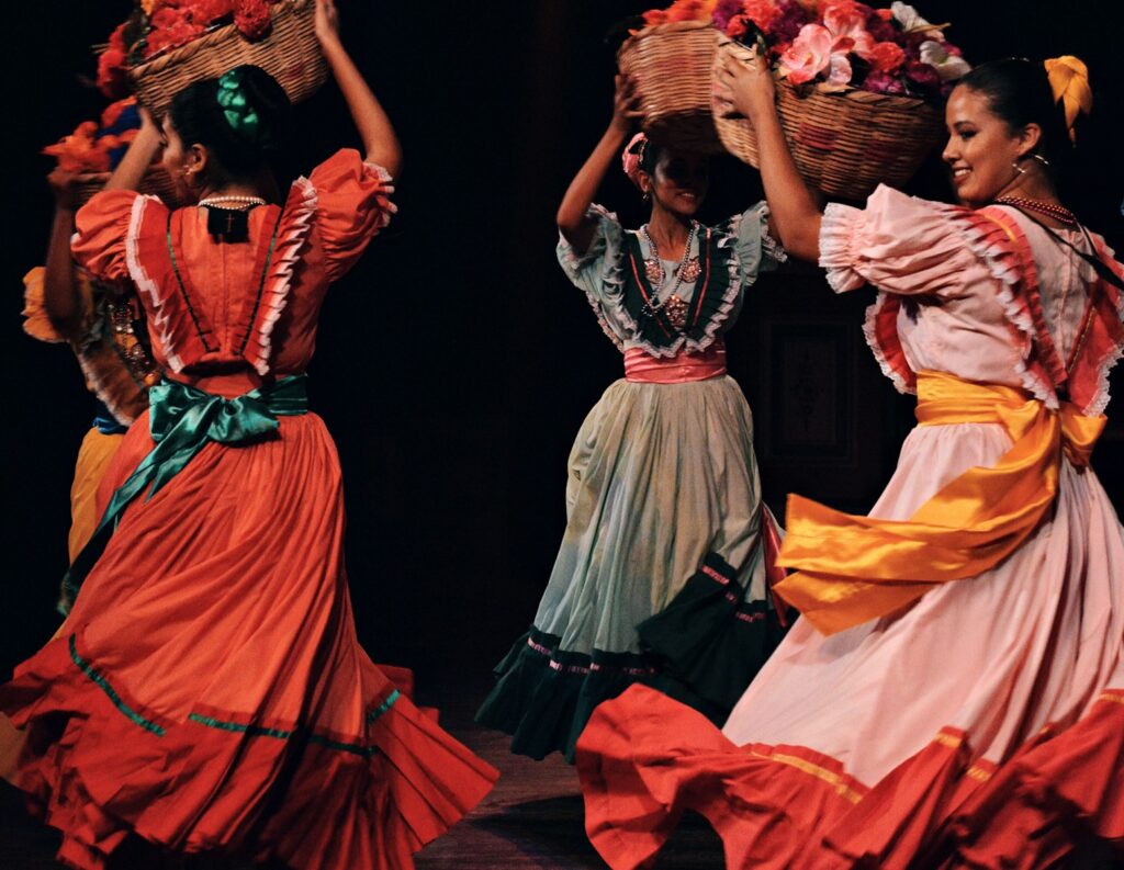 フラメンコを踊る女性たち