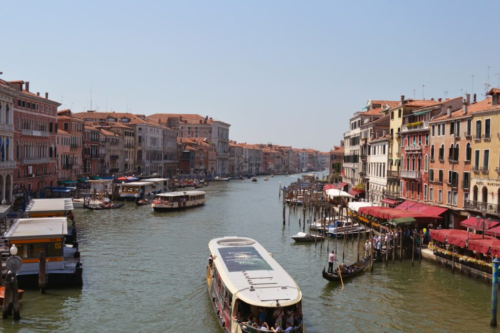 ヴェネツィアの運河（カナル・グランデ）