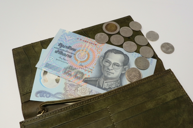 タイの紙幣と硬貨