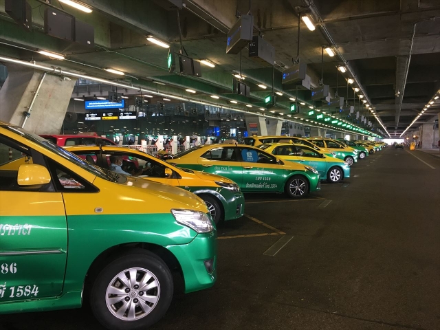 タイ・バンコク空港のタクシー乗り場