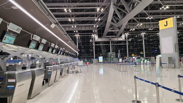 バンコク空港の深夜の空港内部