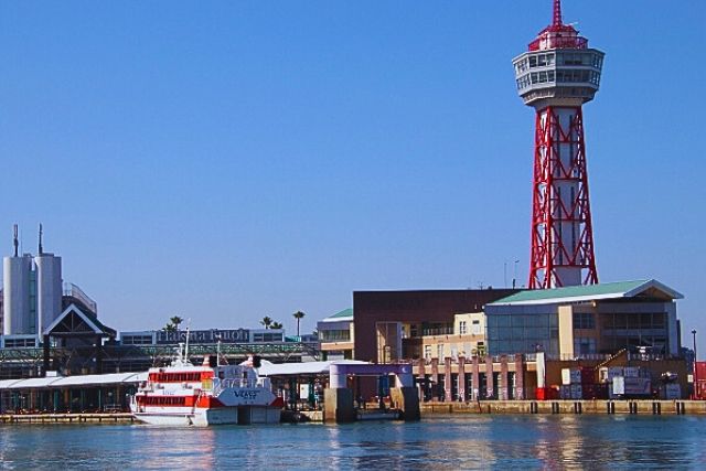 博多港のポートタワー