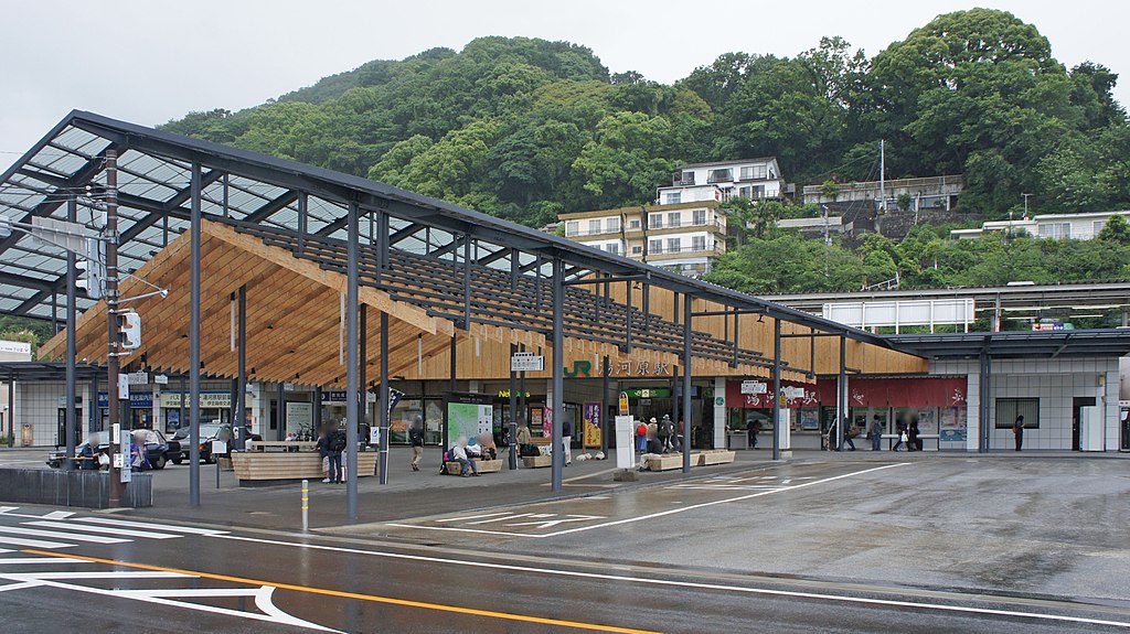 湯河原駅前広場