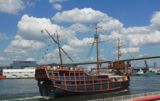 大阪港帆船型観光船サンタマリアでクルーズ