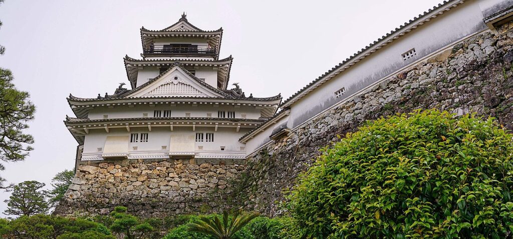 四国高地市内の高知城のイメージ