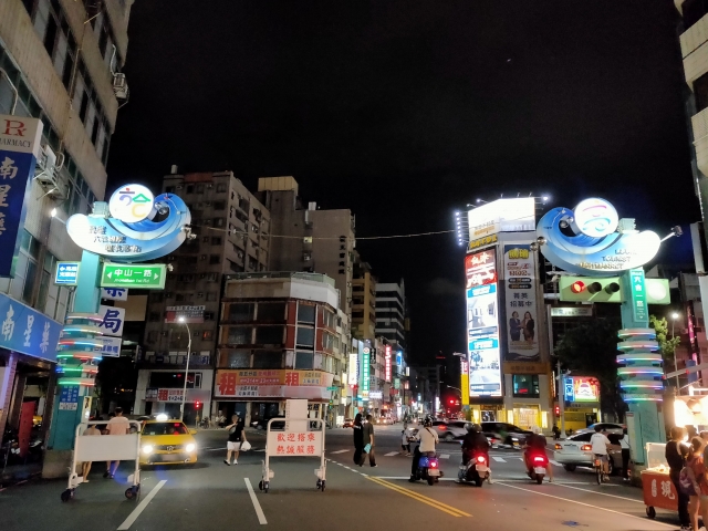 台湾高雄の六合夜市