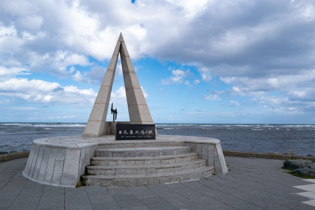 宗谷岬の景色と日本最北端の地の碑