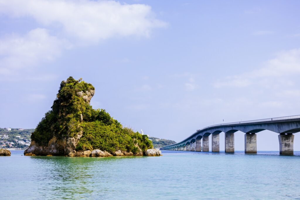 沖縄の海と海中道路