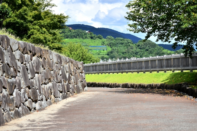 石垣に面影が残る舞鶴城公園を歩いてみる