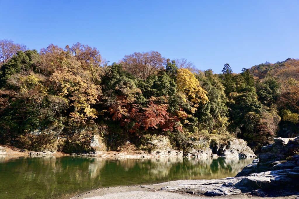 11月には紅葉が見ごろを迎える美しい長瀞渓谷