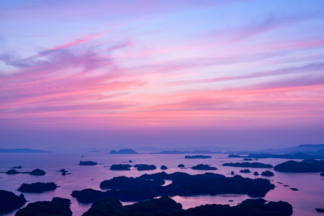 多くのカメラマンを魅了する、長崎佐世保にある九十九島での夕焼け