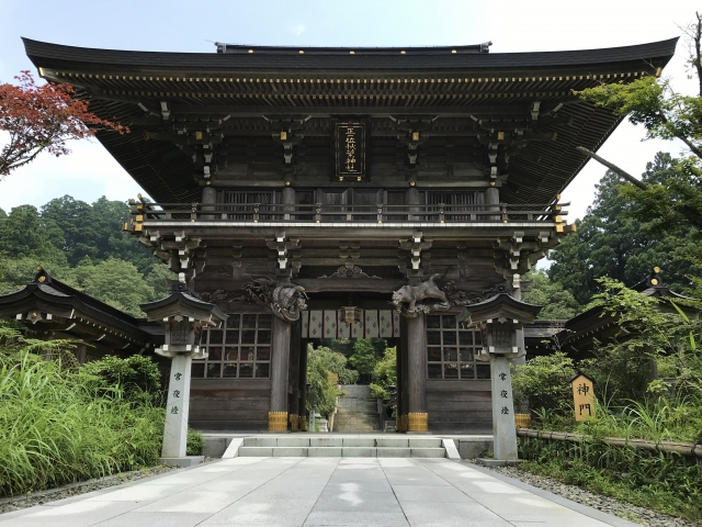 雲海に浮かぶ絶景が楽しめる秋葉山本宮秋葉神社の外観