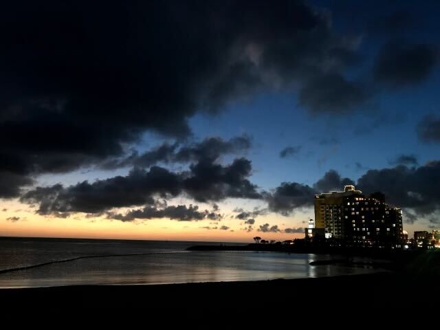 サンセットビーチの夕暮れの風景