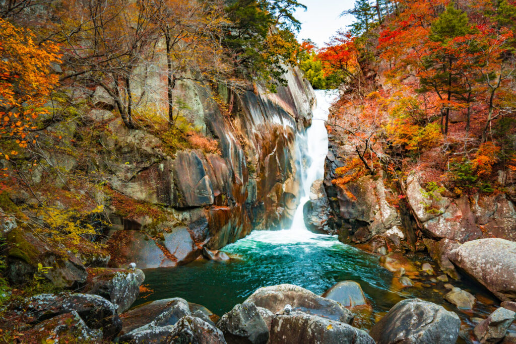 紅葉が美しい11月の昇仙峡の画像イメージ