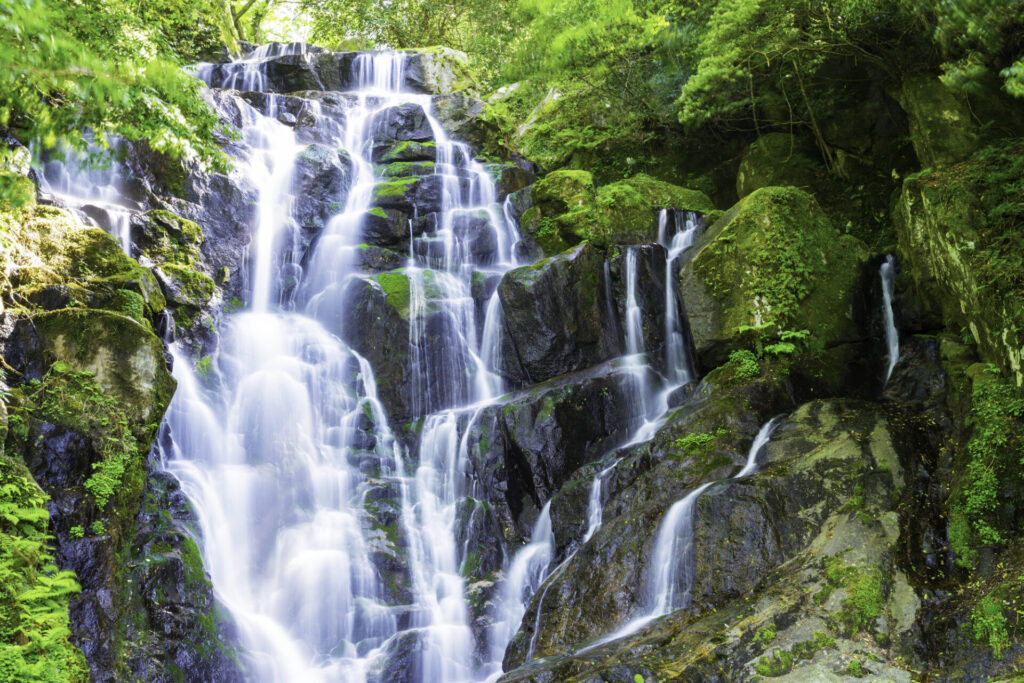 福岡の北九州にある糸島白糸の滝