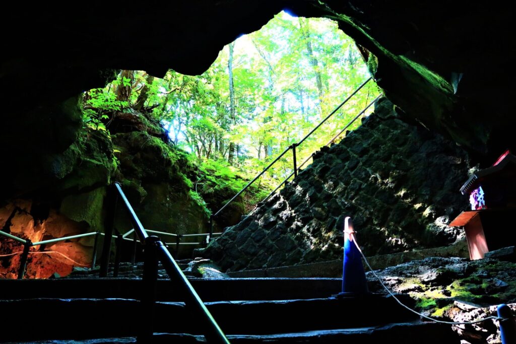 山梨の富士五湖の鳴沢氷穴・富岳風穴への行き方に関する画像