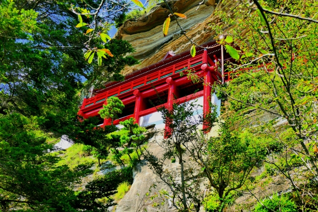 崖の上にそびえたつ大福寺