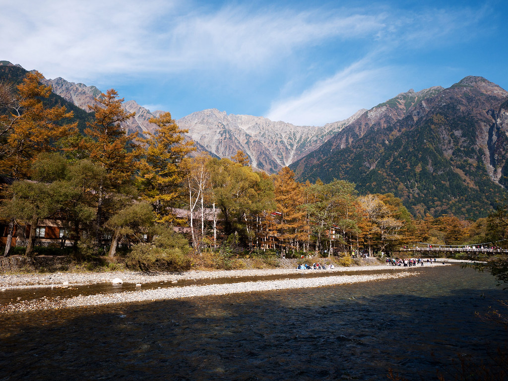 秋の上高地 (河童橋)長野