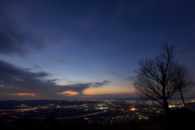 万灯呂山展望台から見る美しい冬の夕景