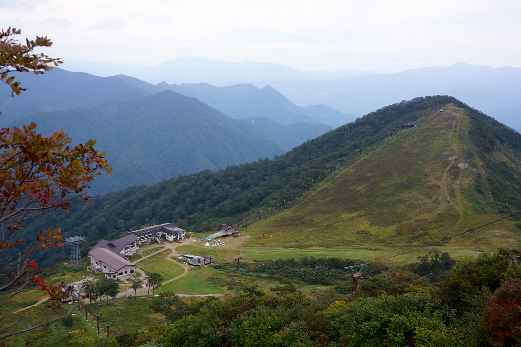 谷川岳天神平を上から眺める風景