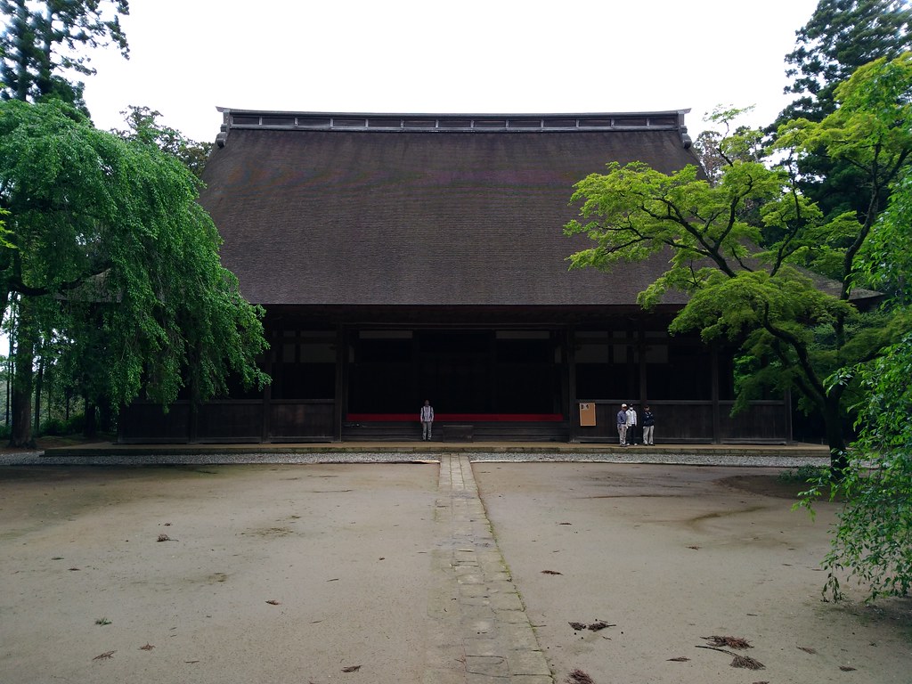 静かな杉林に囲まれた飯高寺（飯高壇林跡）