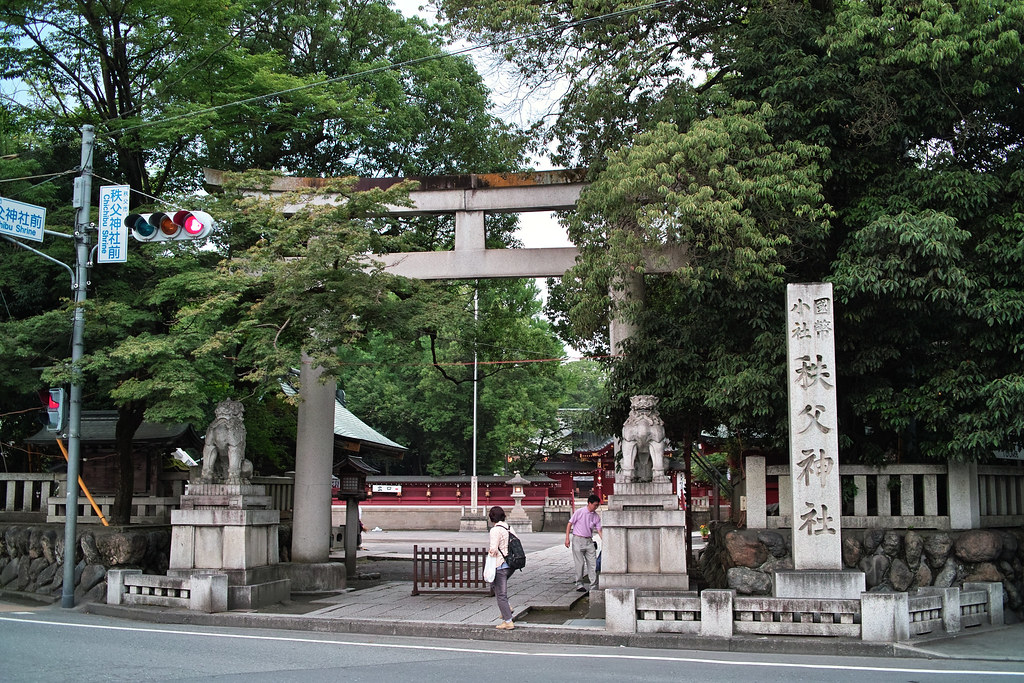 1月の秩父神社は初詣の参拝客で賑わう