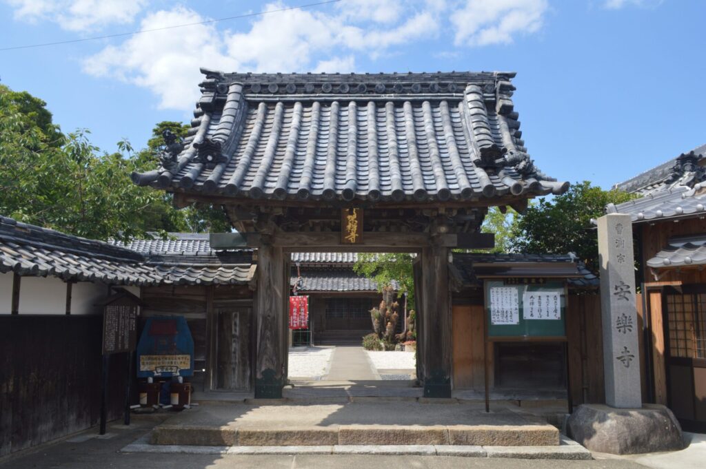 たこ阿弥陀の別名で知られる日間賀島の安楽寺