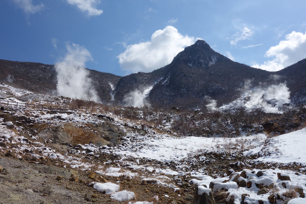 箱根火山の火口跡