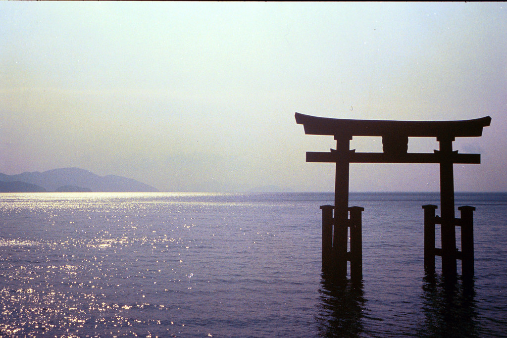 早朝の琵琶湖の風景