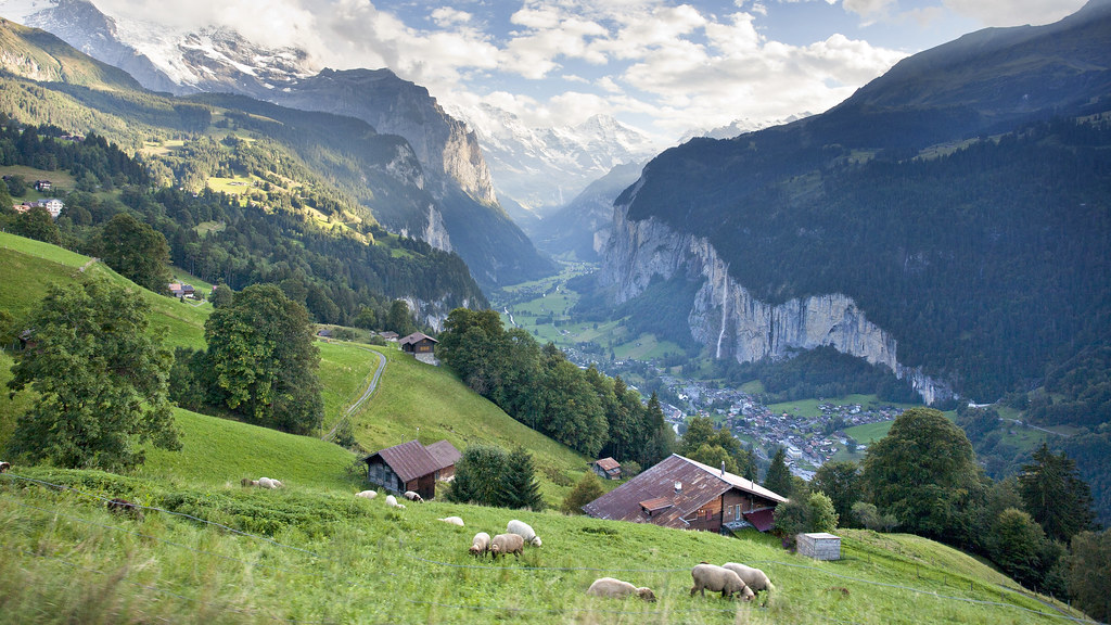 Lauterbrunnen　ラウターブルンネンの美しい渓谷　スイス