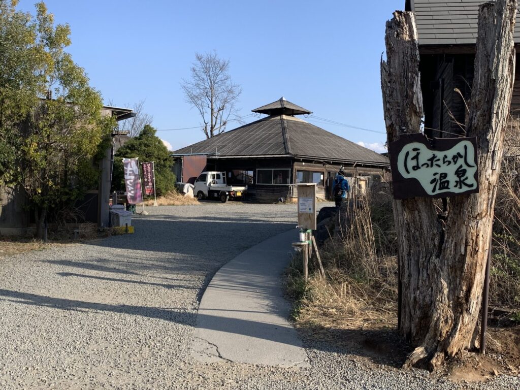 ほったらかし温泉は人気の温泉施設