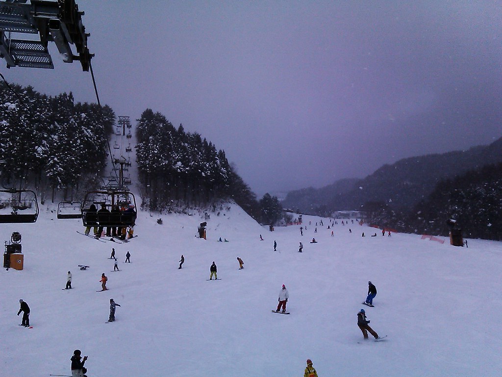 岐阜県の人気スノーボードスポット「めいほうスキー場」