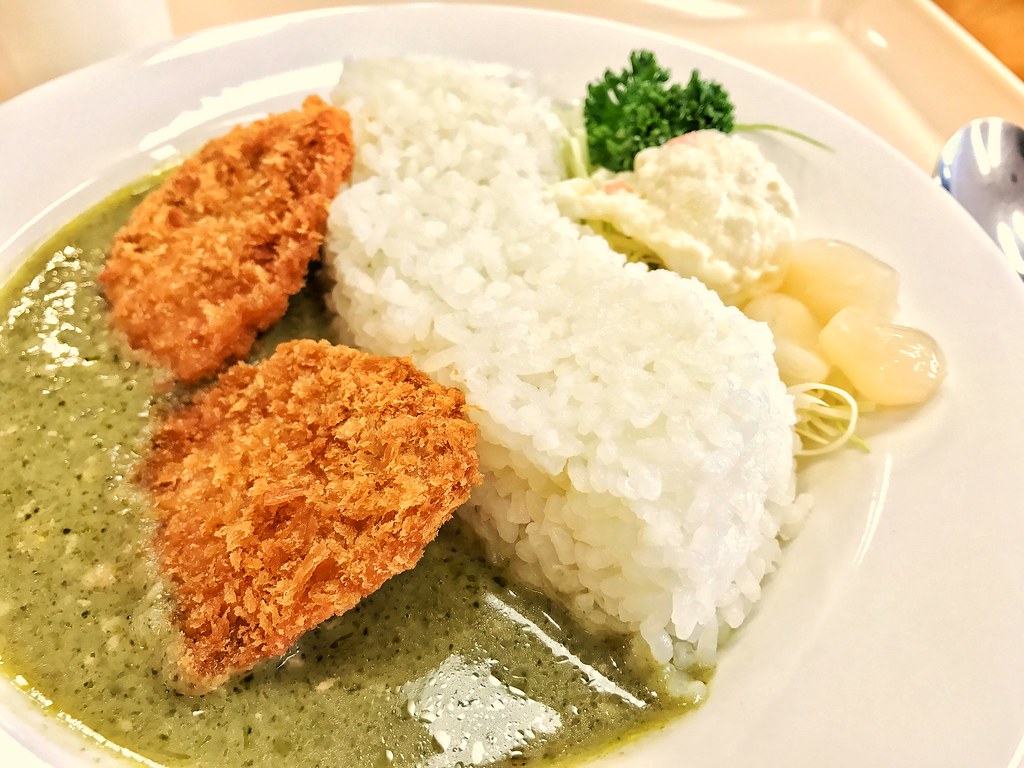 ダムをイメージした名物の黒部ダムカレー