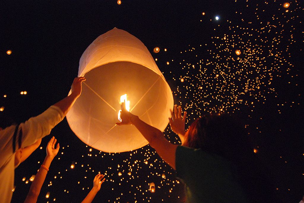 １度は行ってみたいロイクラトン祭り　タイ