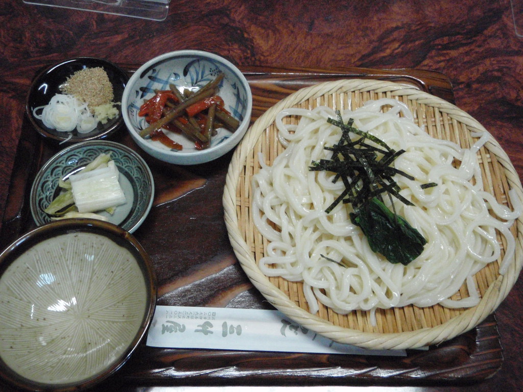 群馬名物、水沢うどんをざるでいただく