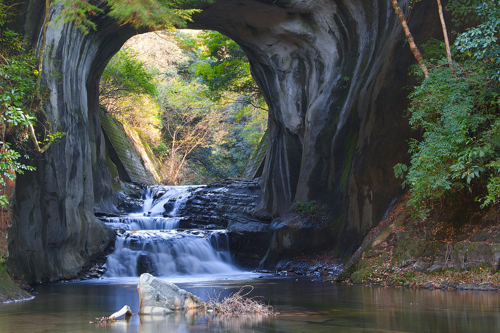 絶景のフォトスポットの濃溝の滝