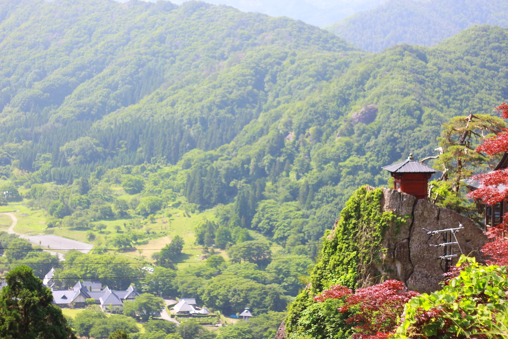 紅葉が美しい蔵王周辺の観光スポット・山寺（宝珠山立石寺）