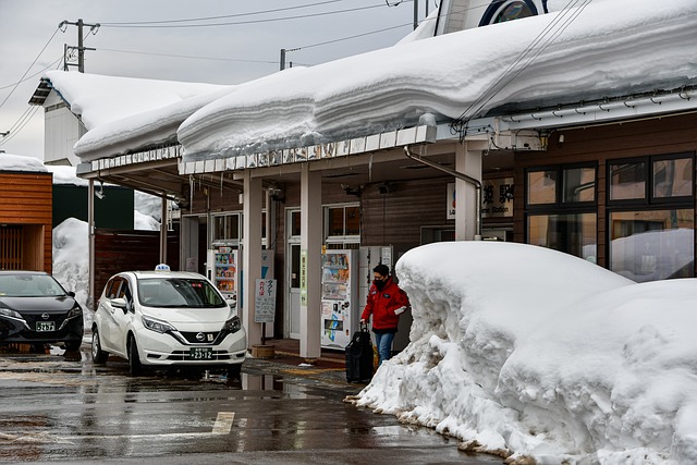 ものすごく雪が積もった長野の駅