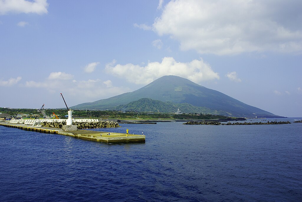 八丈島の底土港で釣り三昧