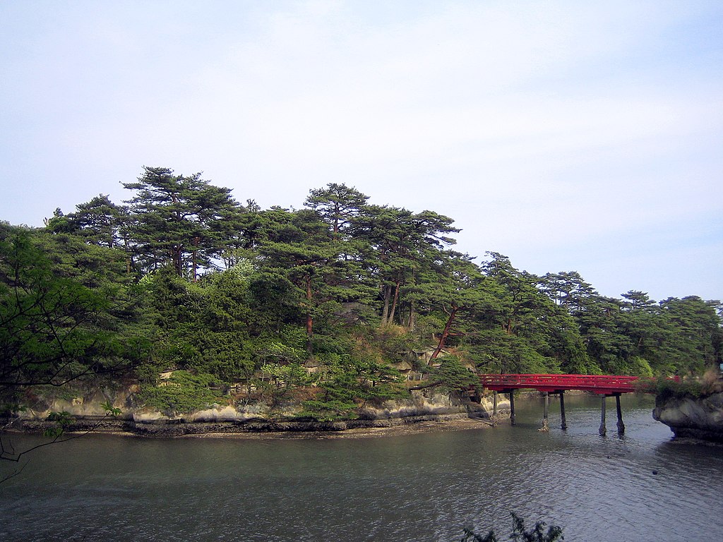 渡月橋を渡って雄島へ